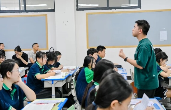 蓬溪绿然学校 蓬溪绿然学校