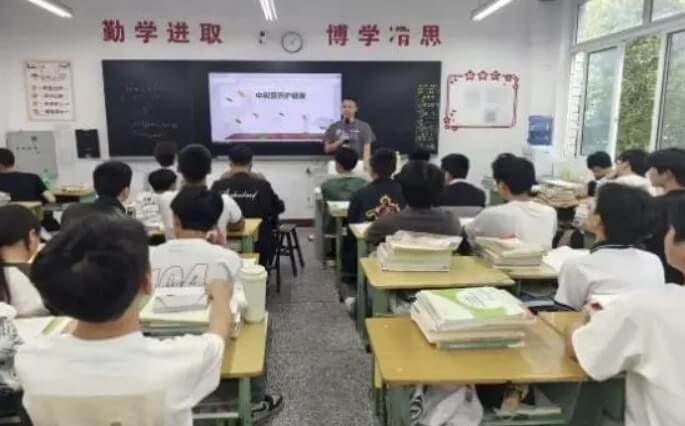 2025年四川省盐业学校开设专业如何_发展如何