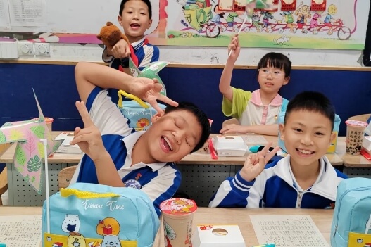 成都佳兴外国语学校