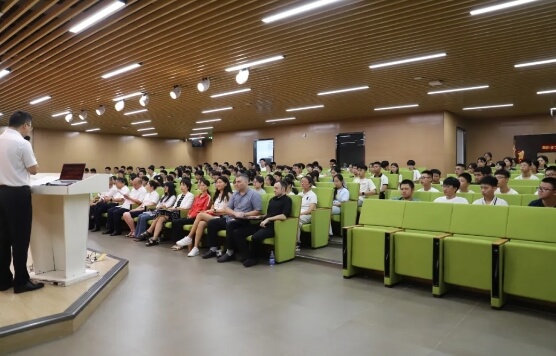 都江堰市领川实验学校 都江堰市领川实验学校