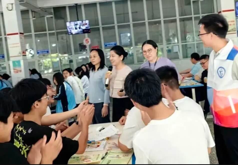 金堂县高板中学校 金堂县高板中学校