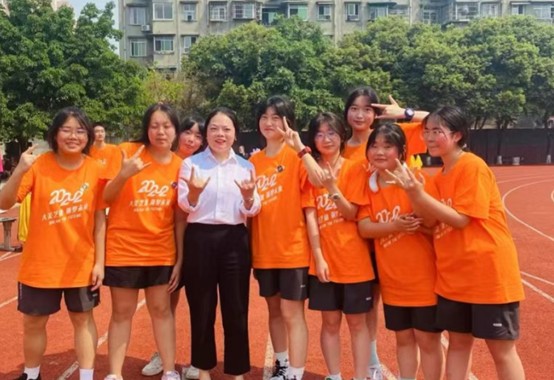 双流艺体中学老师和学生 双流艺体中学老师和学生