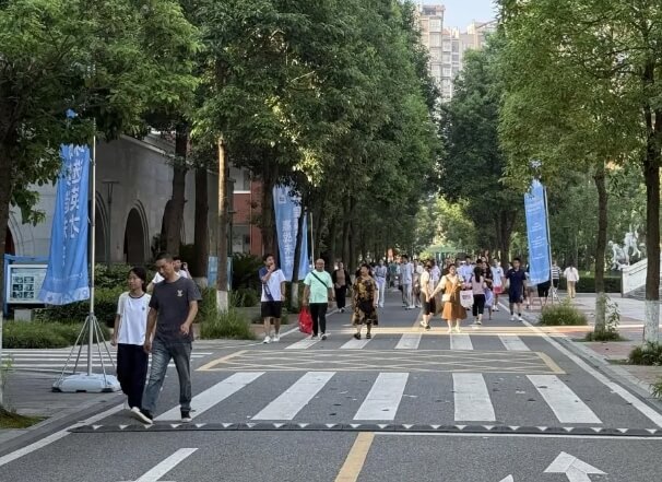 四川省崇州市崇庆中学