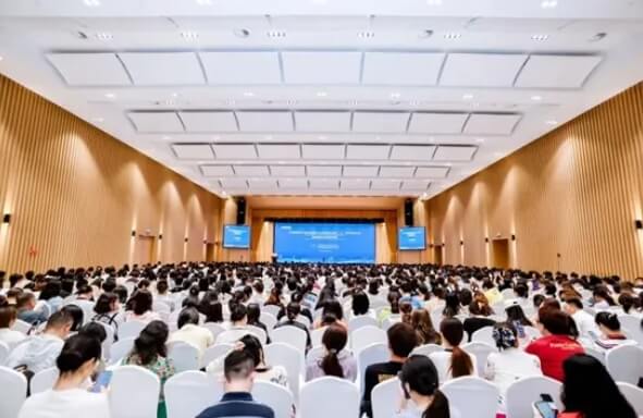 四川省成都艺体中学