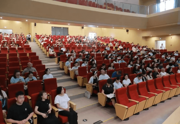 都江堰市领川实验学校 都江堰市领川实验学校