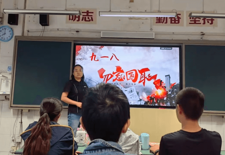 四川省成都艺体中学