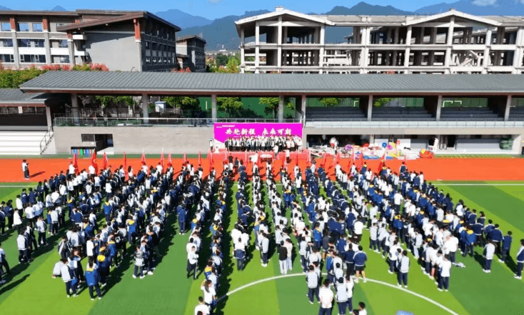 都江堰市领川实验学校 都江堰市领川实验学校