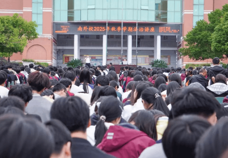 四川省南充外国语中等专业学校 四川省南充外国语中等专业学校