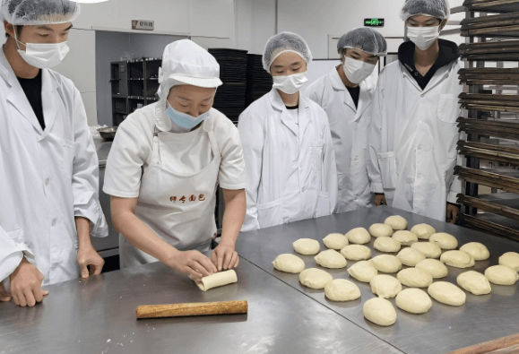 2026年四川盐业学校报名条件_报名方式