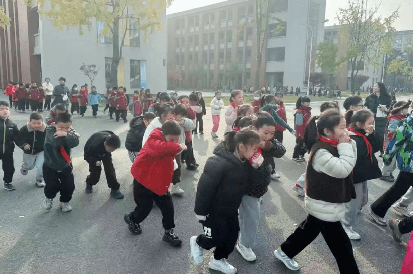 四川省新津中学