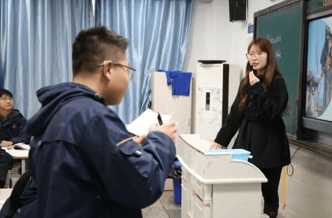 安居育才中学校