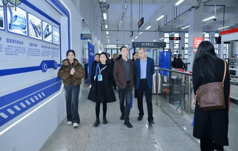 安居育才中学校