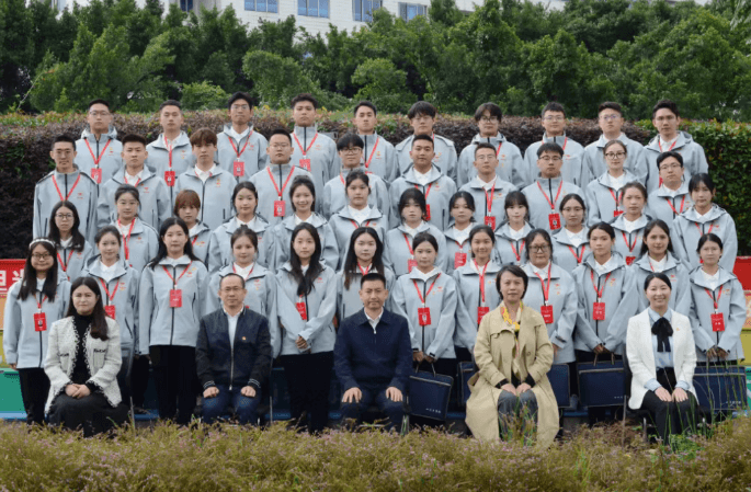 成都石化工业学校