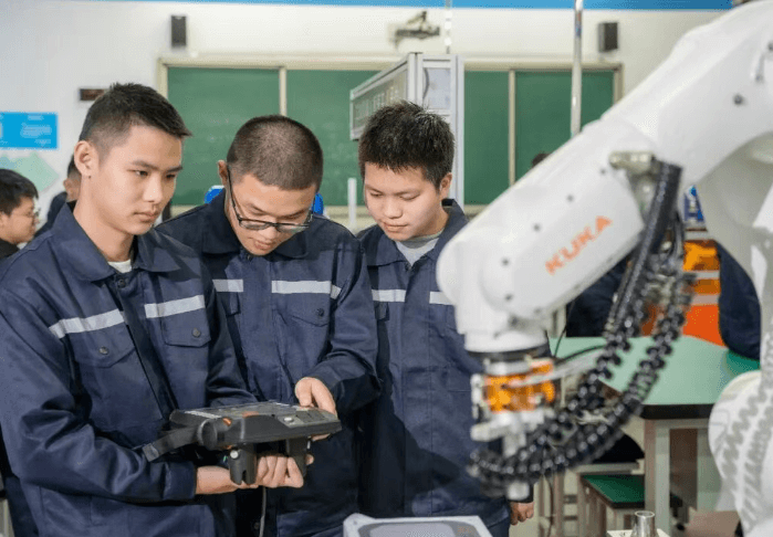 成都万通高级技工学校