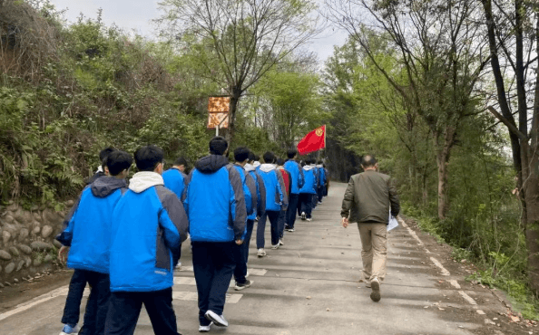 成都市郫都区友爱职业技术学校 成都市郫都区友爱职业技术学校