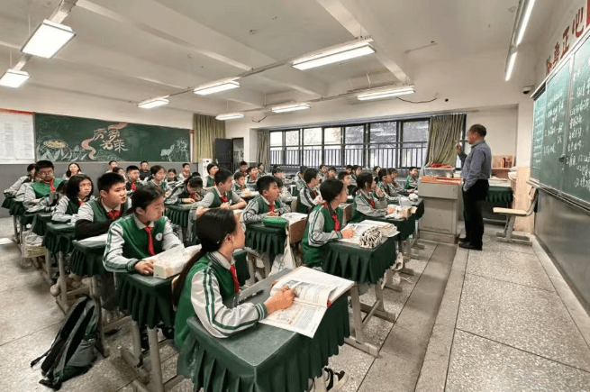 成都实外新都五龙山学校