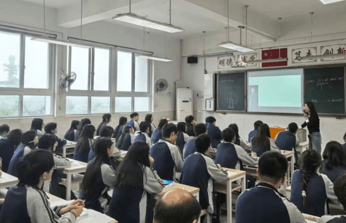 都江堰市育才高级中学校