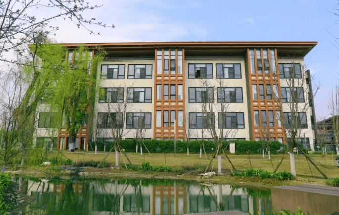 都江堰市领川万汇实验学校