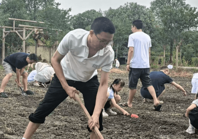 成都新世纪外国语学校