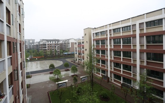 都江堰市育才中学