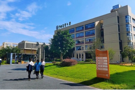 成都市新津区职业高级中学教学楼