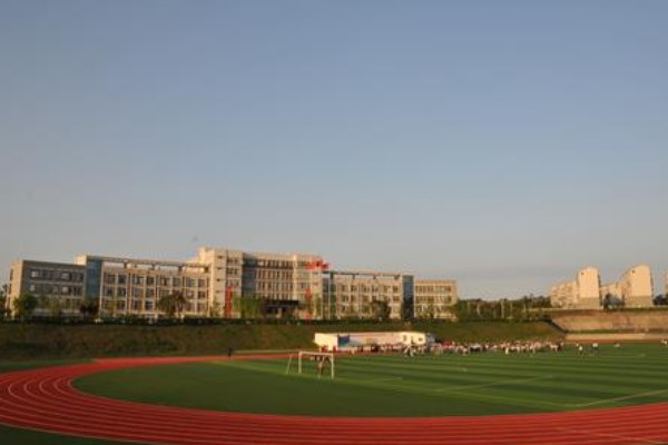 四川矿产机电技师学院操场 四川矿产机电技师学院操场