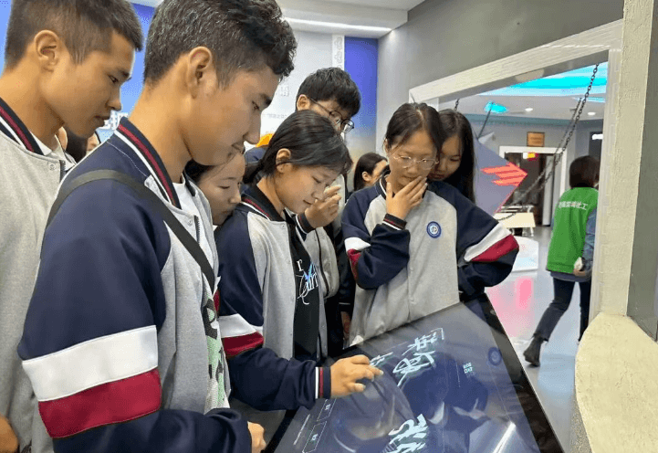 西昌现代职业技术学校 西昌现代职业技术学校
