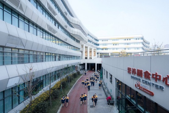 成都东辰外国语学校食堂