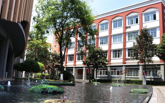 新津为明学校教学楼 新津为明学校教学楼