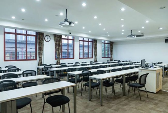 金堂润泽高级中学智慧教室