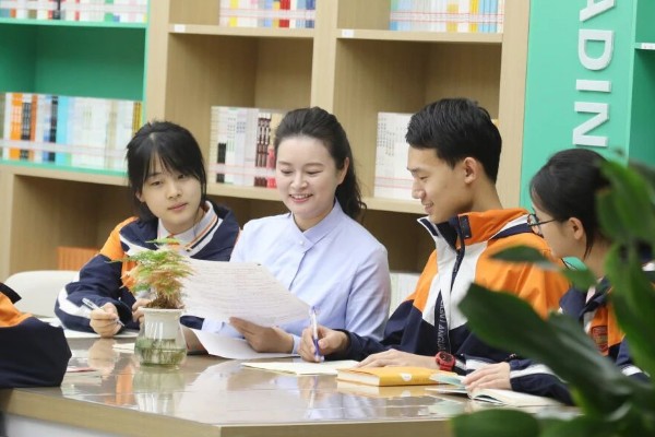 成都东辰外国语学校