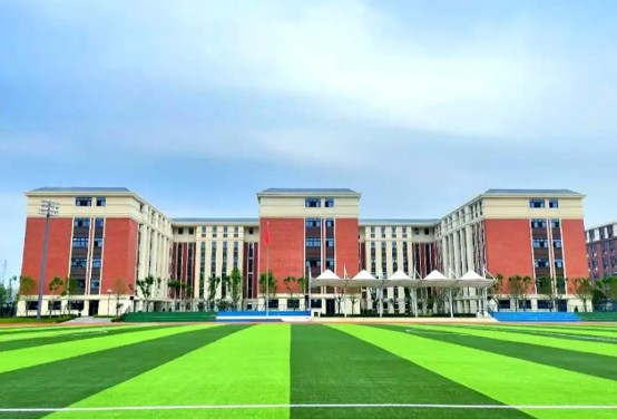 德阳市博雅明德高级中学操场 德阳市博雅明德高级中学操场