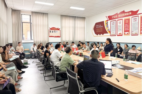 武侯区领创实验学校举行新教师培训