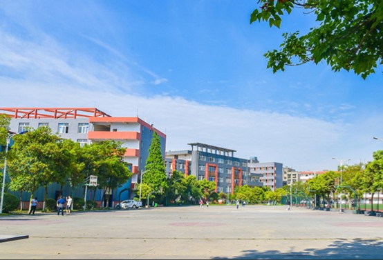 郫都区川科外国语学校