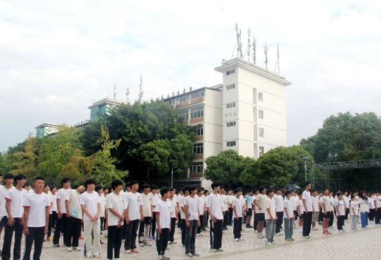 成都弘博学校举行开学典礼 成都弘博学校举行开学典礼