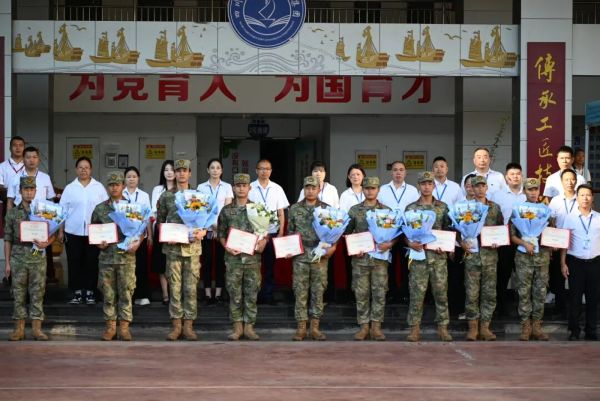 泸州市高新中等职业技术学校军训 泸州市高新中等职业技术学校军训