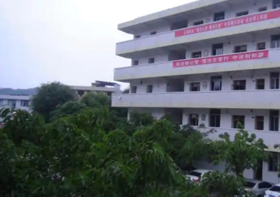 金堂县竹篙中学教学楼
