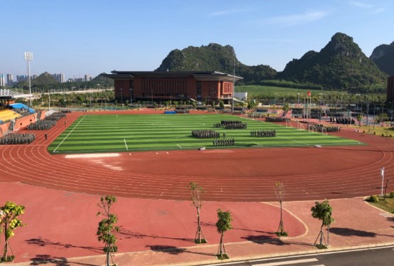 成都华夏旅游职业学校操场