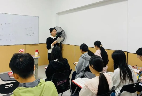 棠湖艺高举行校级公开课