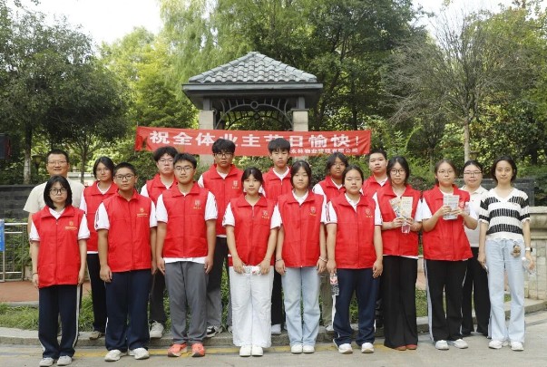 丹秋美亚学校学子参加志愿者活动