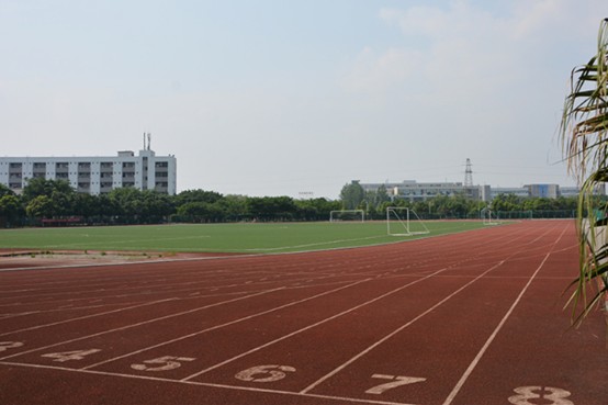 四川现代艺术学校操场