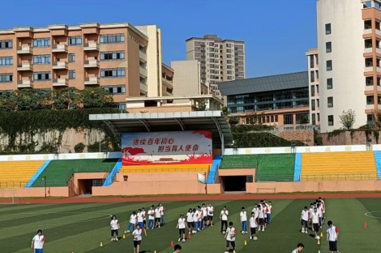 眉山冠城实验学校举行运动会